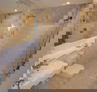 Breeze Apartment 801 - Accommodation Asia