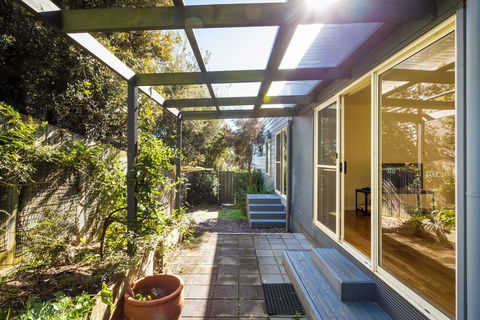 Surfside - Accommodation Guide 1