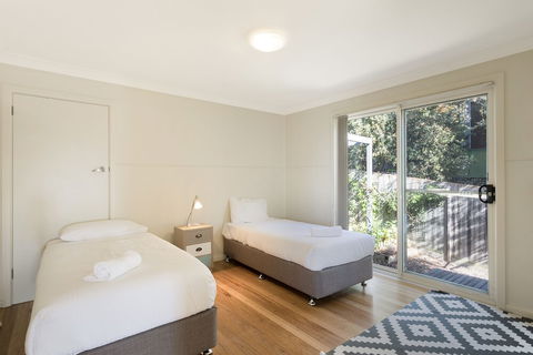 Surfside - Accommodation Guide 6