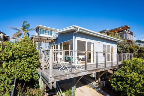 Surfside - Accommodation Guide 0