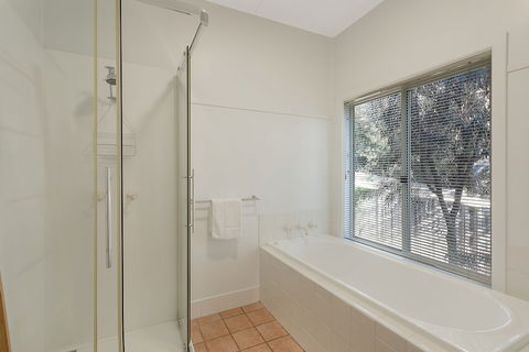 Surfside - Accommodation Guide 5