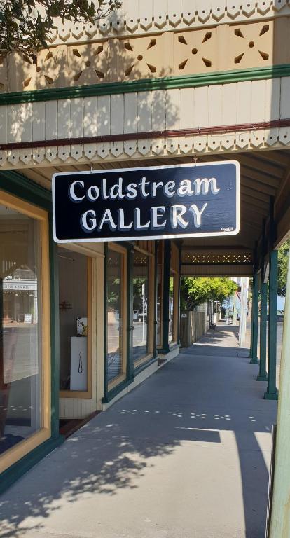 Village Stays Coldstream Gallery Bungalow - Accommodation Guide 4