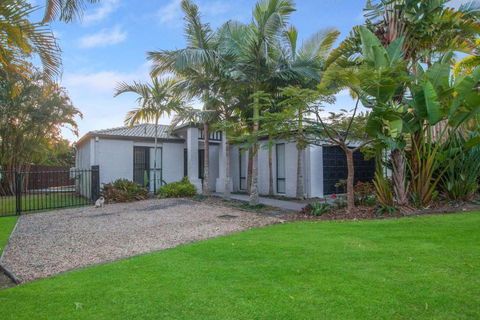 Relax At Coolum - Accommodation Asia 5
