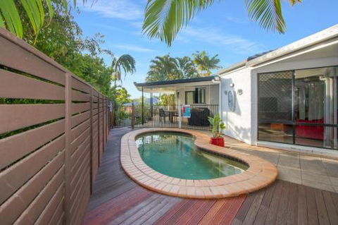 Relax At Coolum - Accommodation Asia 4