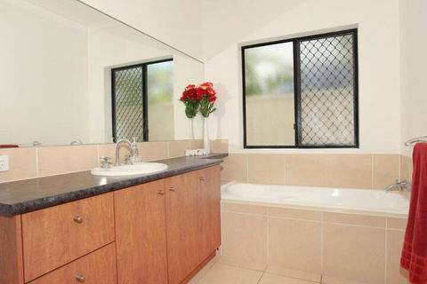 St Lucia 11 Four Bedroom Canal Home With Pool - Accommodation Asia 6