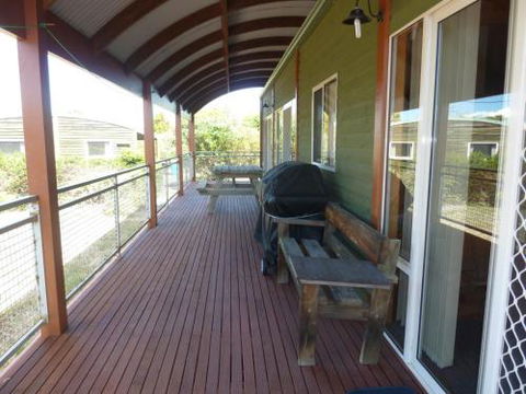 Bridport Villa - Accommodation Guide 3
