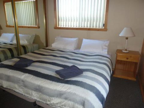 Bridport Villa - Accommodation Guide 2