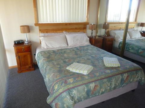 Bridport Villa - Accommodation Guide 5