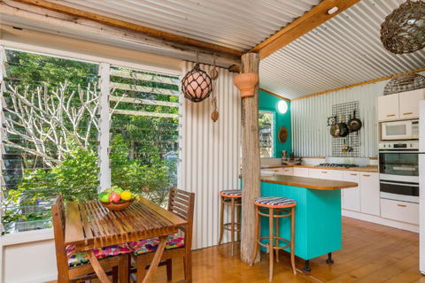 A SWEET ESCAPE Beachcombers Cottage Beachfront - Accommodation Asia 3