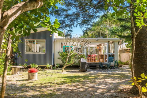 A SWEET ESCAPE Beachcombers Cottage Beachfront - Accommodation Asia 5