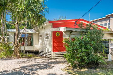 A SWEET ESCAPE Beachcombers Cottage Beachfront - Accommodation Asia 6