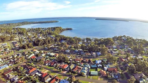 Paradise Bungalow Waterfront - Accommodation Guide 0