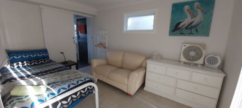 Paradise Bungalow Waterfront - Accommodation Guide 5