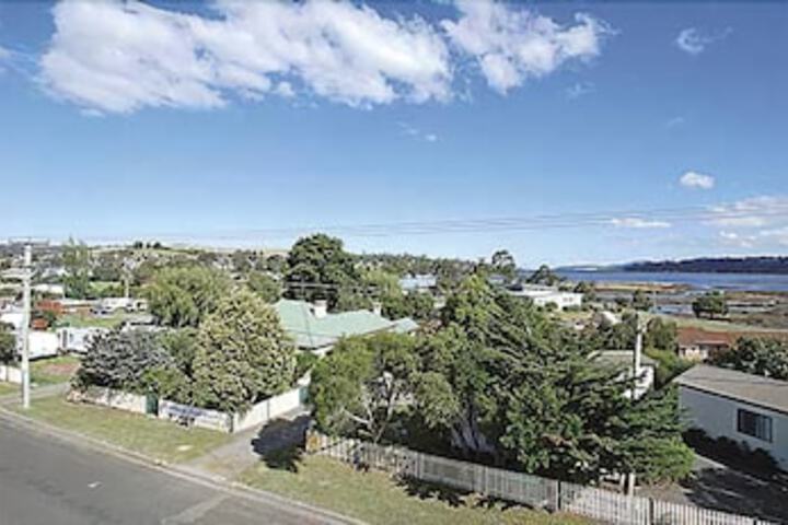 Triabunna TAS Accommodation Guide