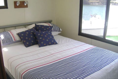 Boyds Bay Houseboat Holidays - Accommodation Guide 6