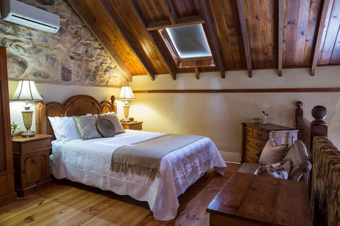 Clare Valley Heritage Retreat - Accommodation Guide 6