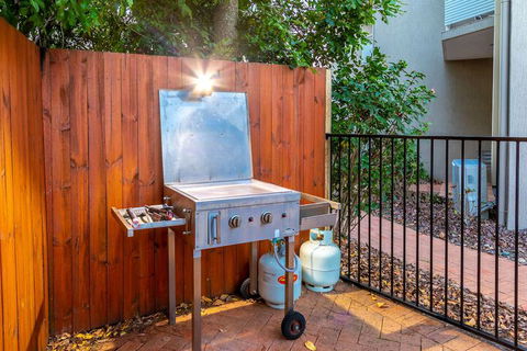 Noosa Sun Motel - Accommodation Asia 4