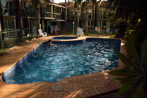 Motel 98 - Accommodation Guide 4
