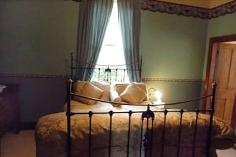 The Duck House - Accommodation Guide 6