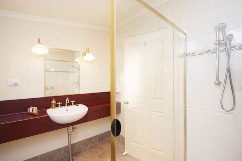 Beechworth Cedar Cottages - Accommodation Guide 7