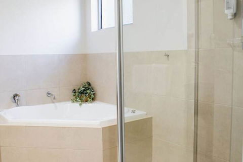 Noosa Heads Motel - Accommodation Asia 7