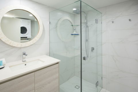 Miami Beachside Holiday Apartments - Accommodation Asia 4