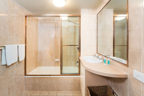 Burleigh Point Holiday Apartments - Accommodation Asia 5