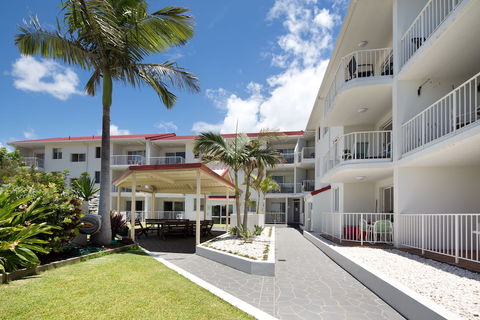 Burleigh Point Holiday Apartments - Accommodation Asia 1