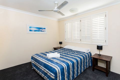 Burleigh Point Holiday Apartments - Accommodation Asia 3
