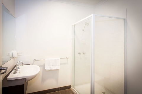 The Island Accommodation - Hostel - Accommodation Guide 6