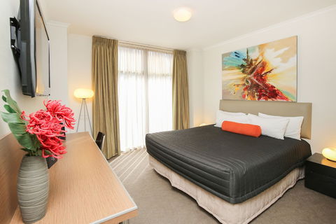 Indulge Apartments - Ontario - Accommodation Asia 4