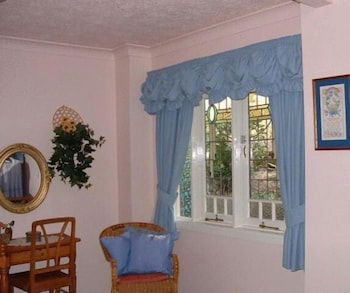 Riviera Bed And Breakfast - Accommodation Guide 6