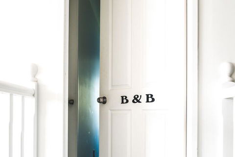 Anne's Waterfront Haven B&B - Accommodation Guide 1