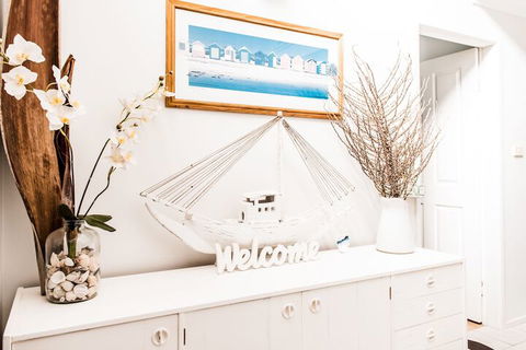 Anne's Waterfront Haven B&B - Accommodation Guide 4