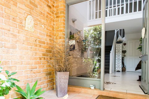 Anne's Waterfront Haven B&B - Accommodation Guide 2