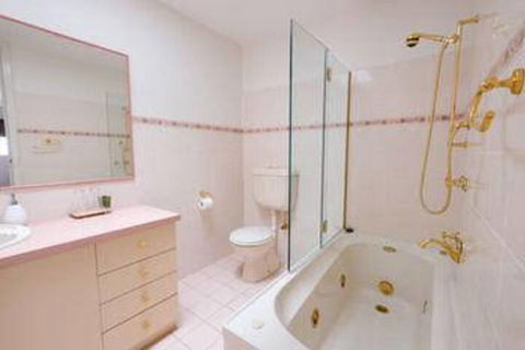 Whitesbeach Guesthouse - Accommodation Guide 2