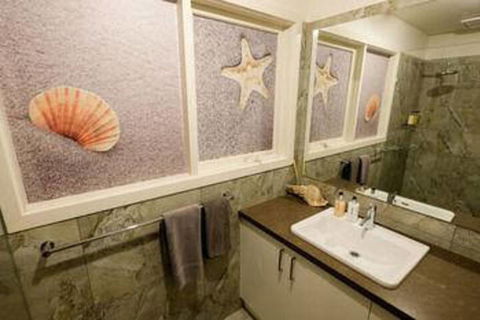 Whitesbeach Guesthouse - Accommodation Guide 0
