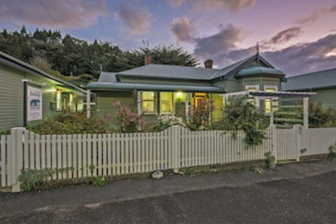 Mt Lyell Anchorage - Accommodation Asia 0