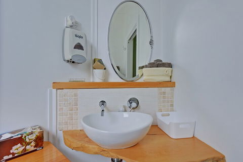 Mt Lyell Anchorage - Accommodation Asia 7