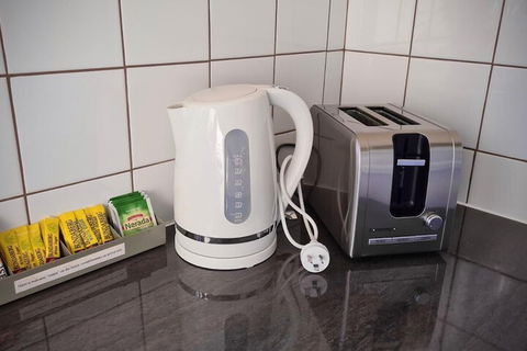 Paradise Court Holiday Units - Accommodation Guide 4