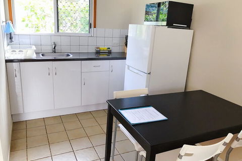 Paradise Court Holiday Units - Accommodation Guide 5