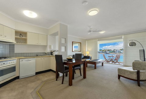 Goldsborough Place Apartments - Accommodation Guide 5