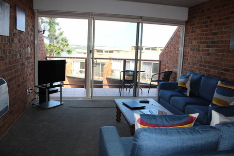 Pacific Heights Holiday Apartments & Munn's Tower House - Accommodation Asia 1