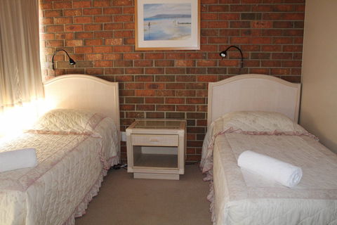 Pacific Heights Holiday Apartments & Munn's Tower House - Accommodation Asia 3