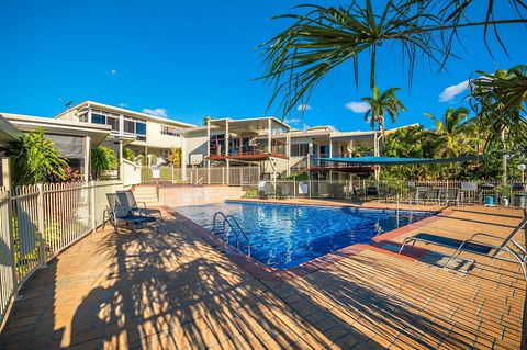 Airlie Apartments - Accommodation Guide 1