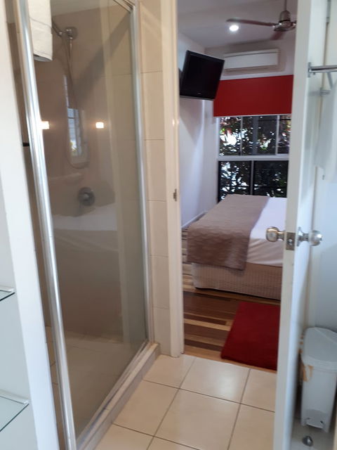 Airlie Apartments - Accommodation Guide 5