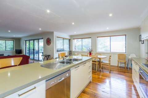 SURFSIDE GETAWAY In PICTURESQUE INVERLOCH - Accommodation China 1
