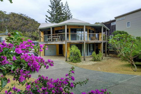 FAR SHORE - Accommodation Guide 4