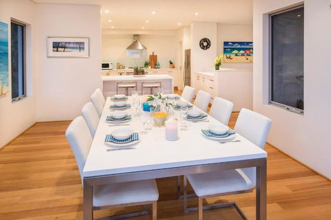 Calm Waters - Accommodation Guide 4