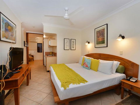 Poolside Studio - Accommodation Asia 5